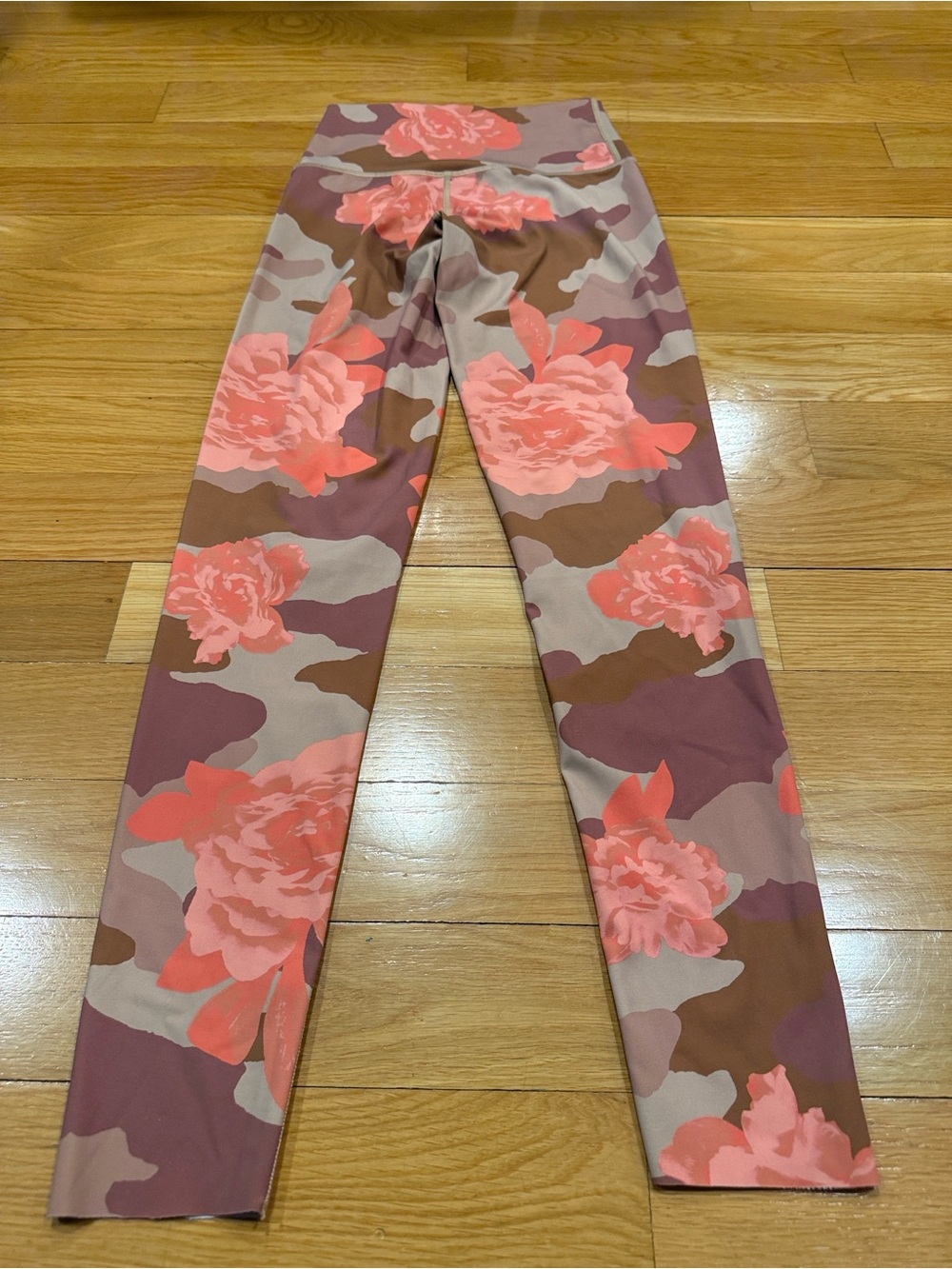 Offline by aerie floral camo goals high waisted 7/8 leggings size small . - Picture 8 of 9